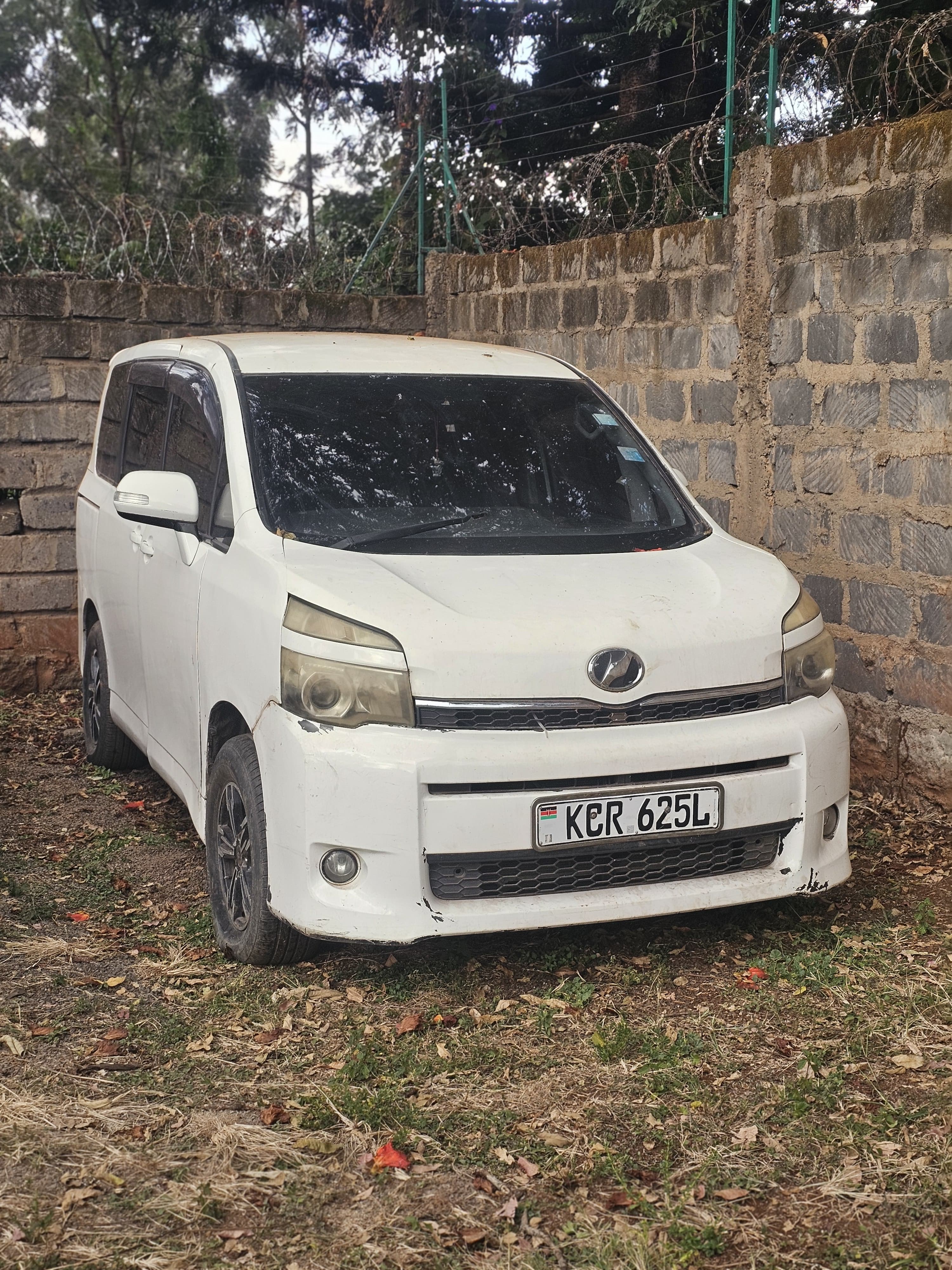 2011 TOYOTA VOXY