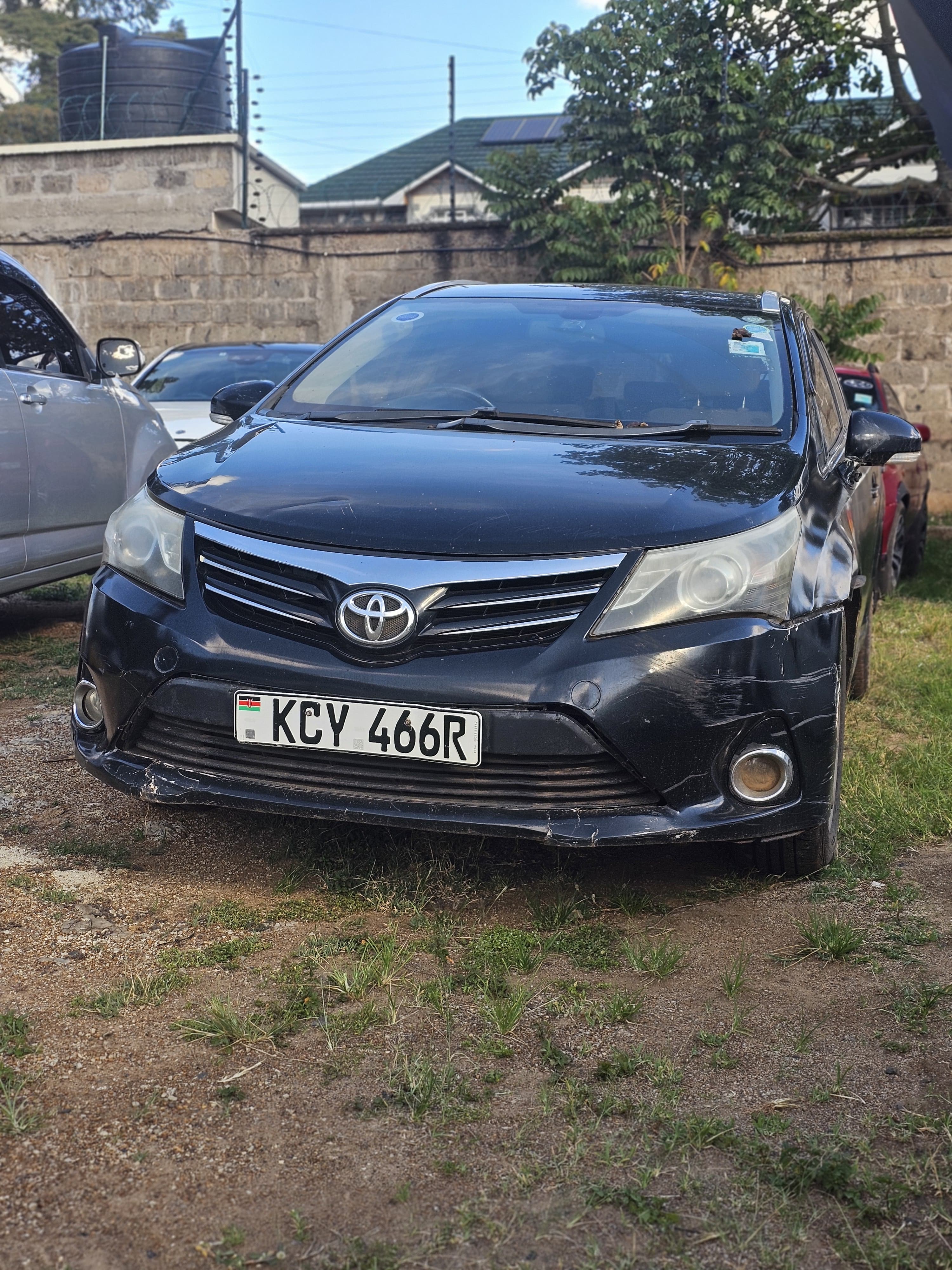2012 TOYOTA AVENSIS