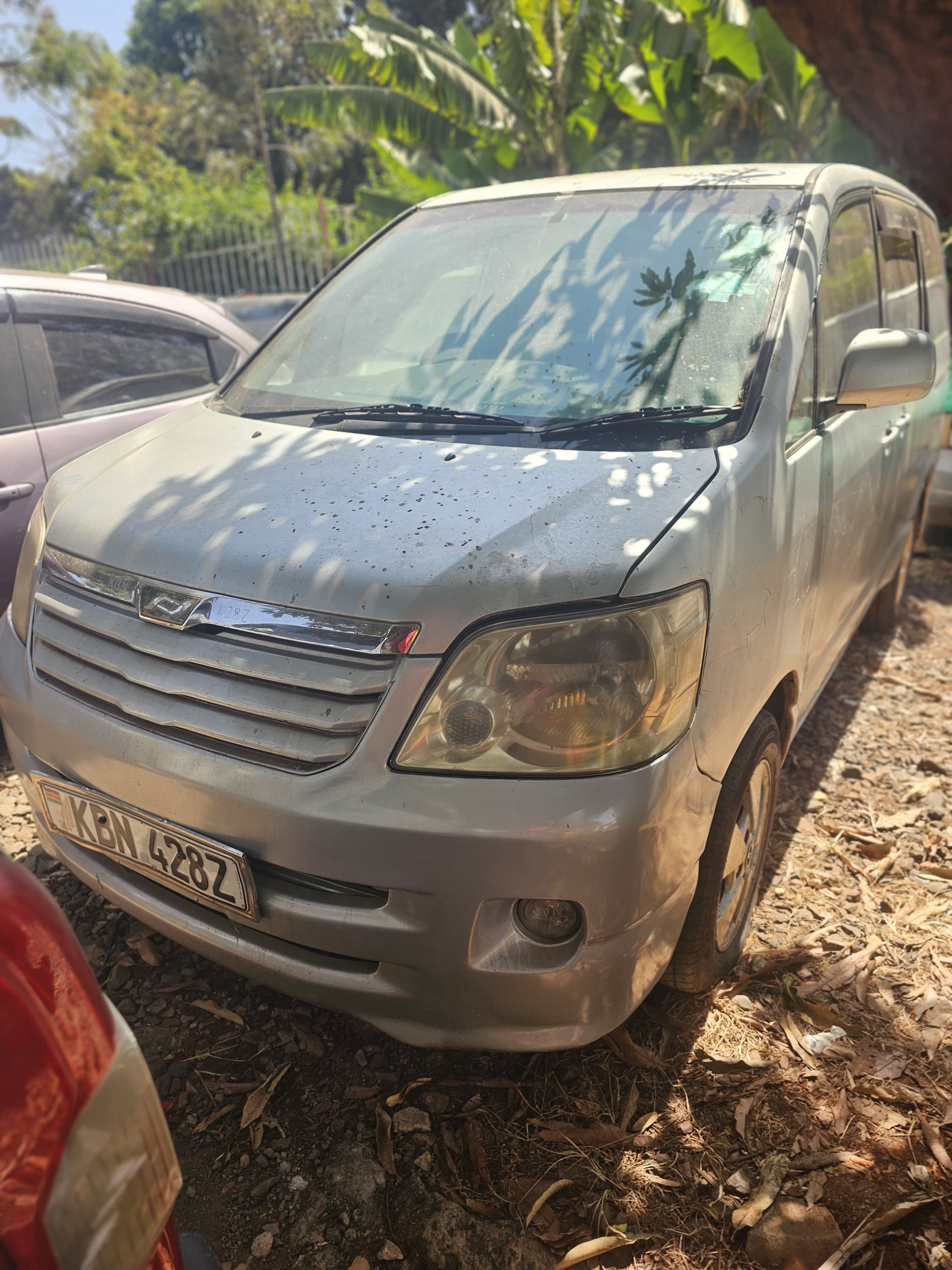 2004 TOYOTA NOAH