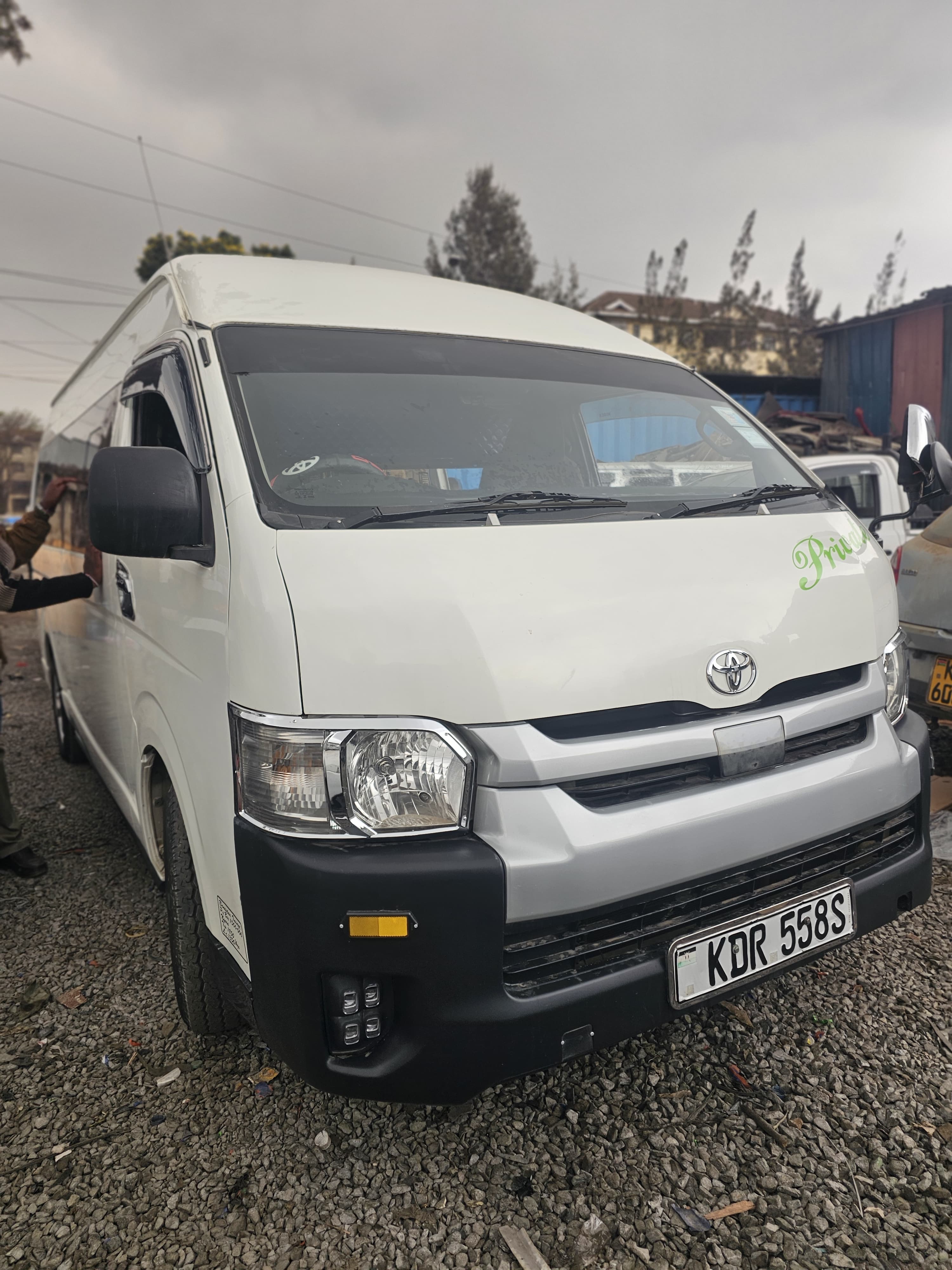 TOYOTA HIACE 9l