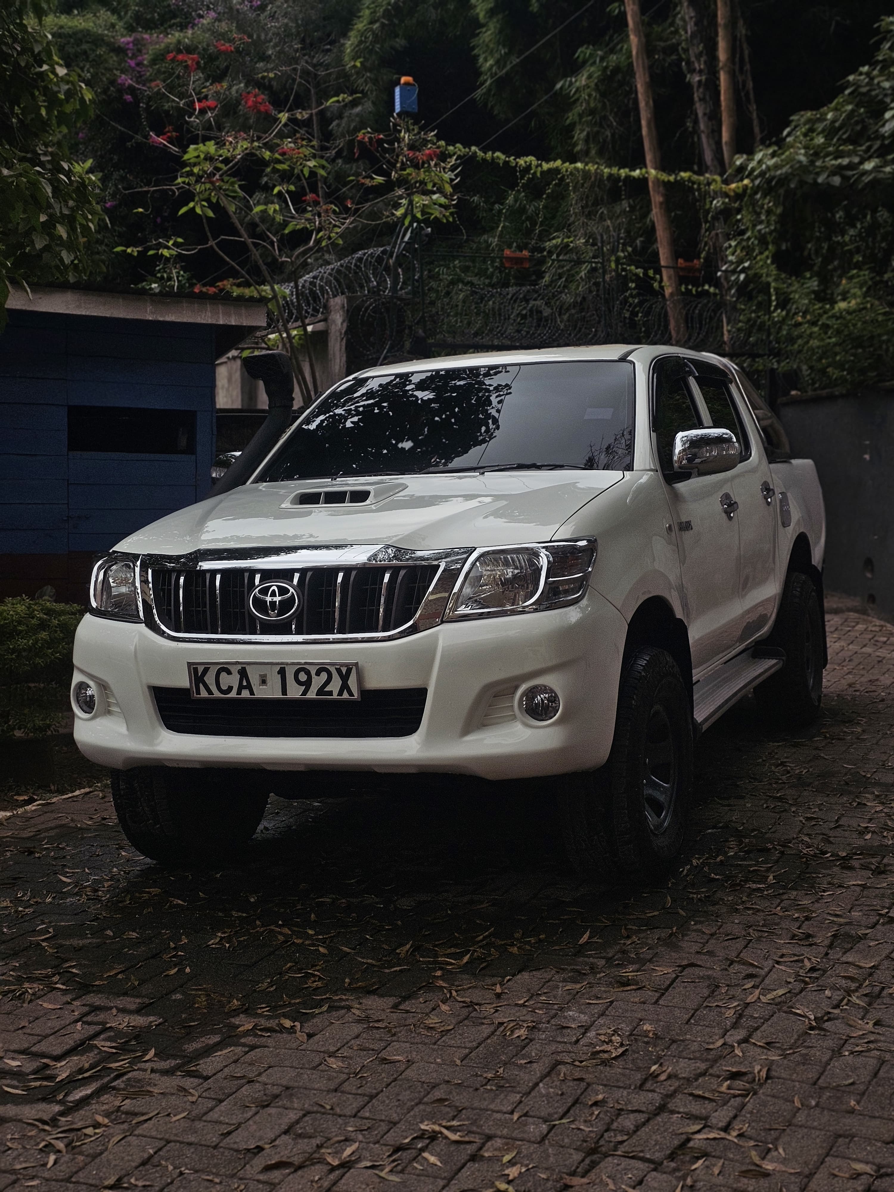 TOYOTA HILUX