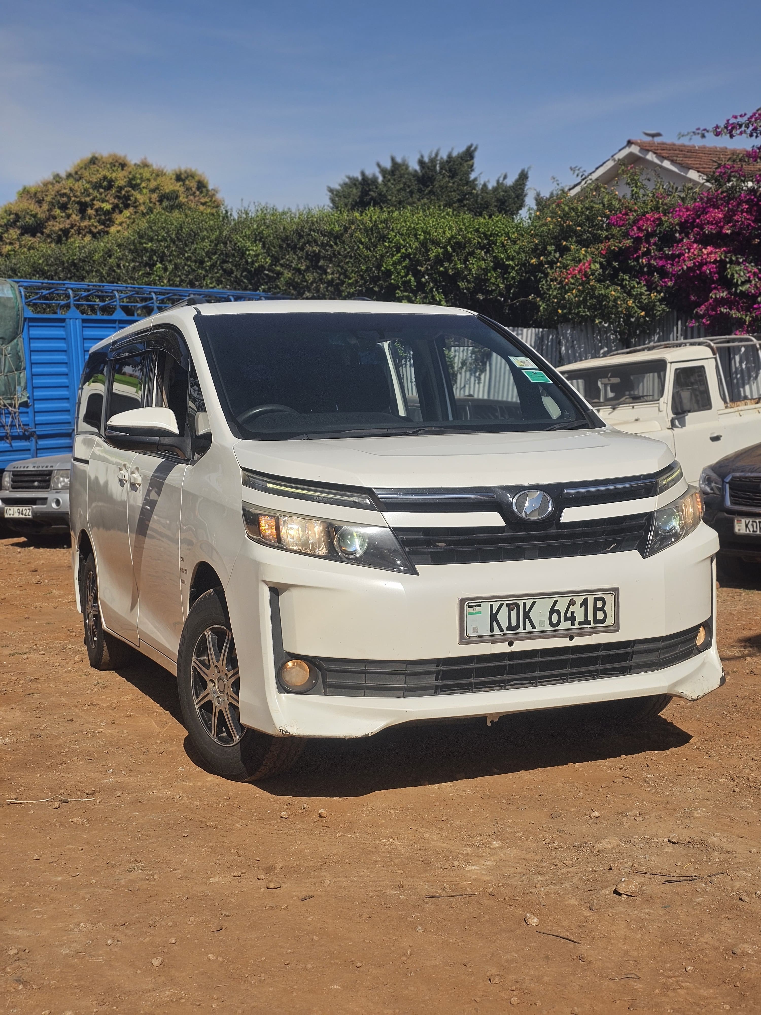 2014 TOYOTA VOXY