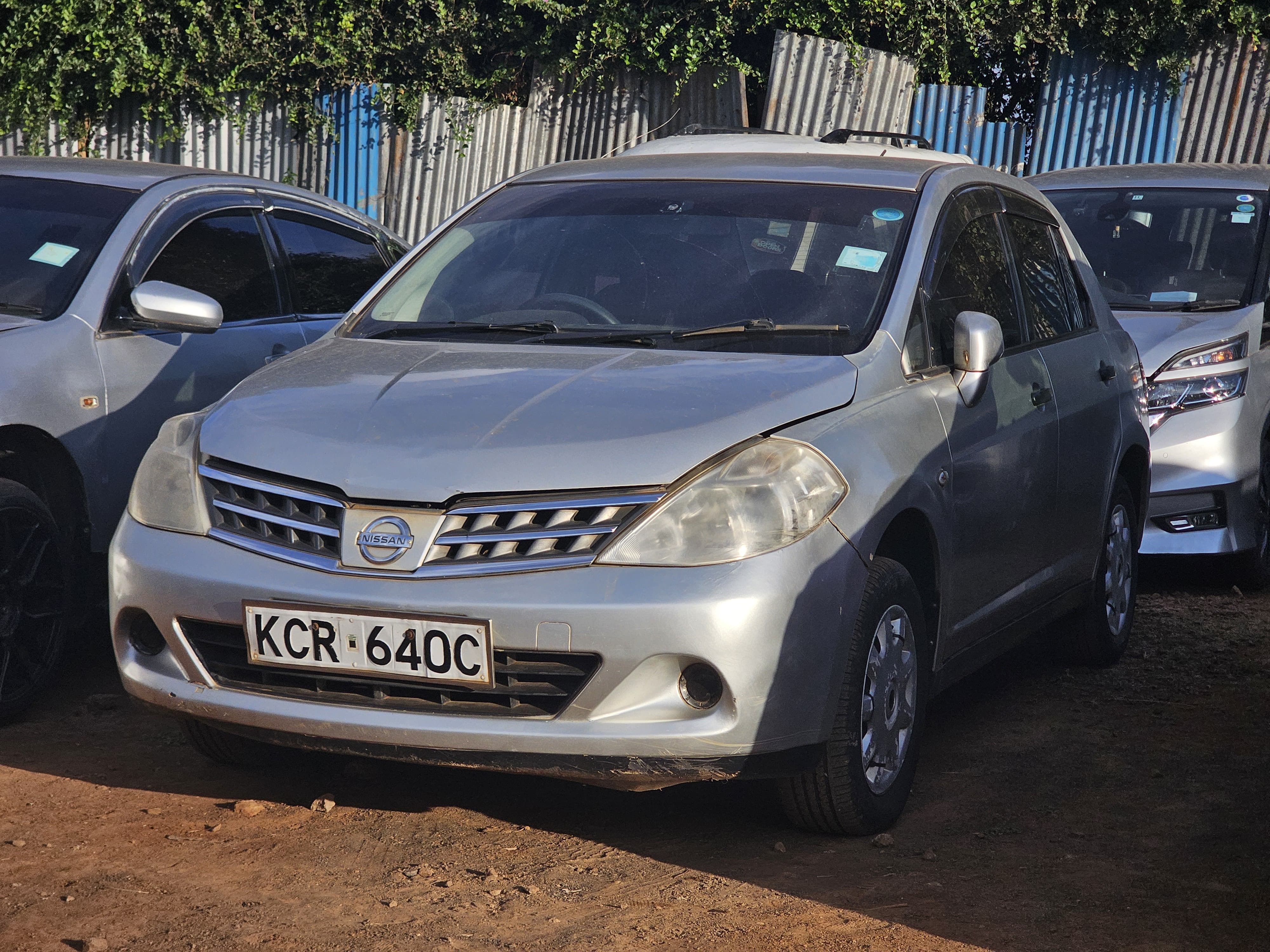 NISSAN TIIDA