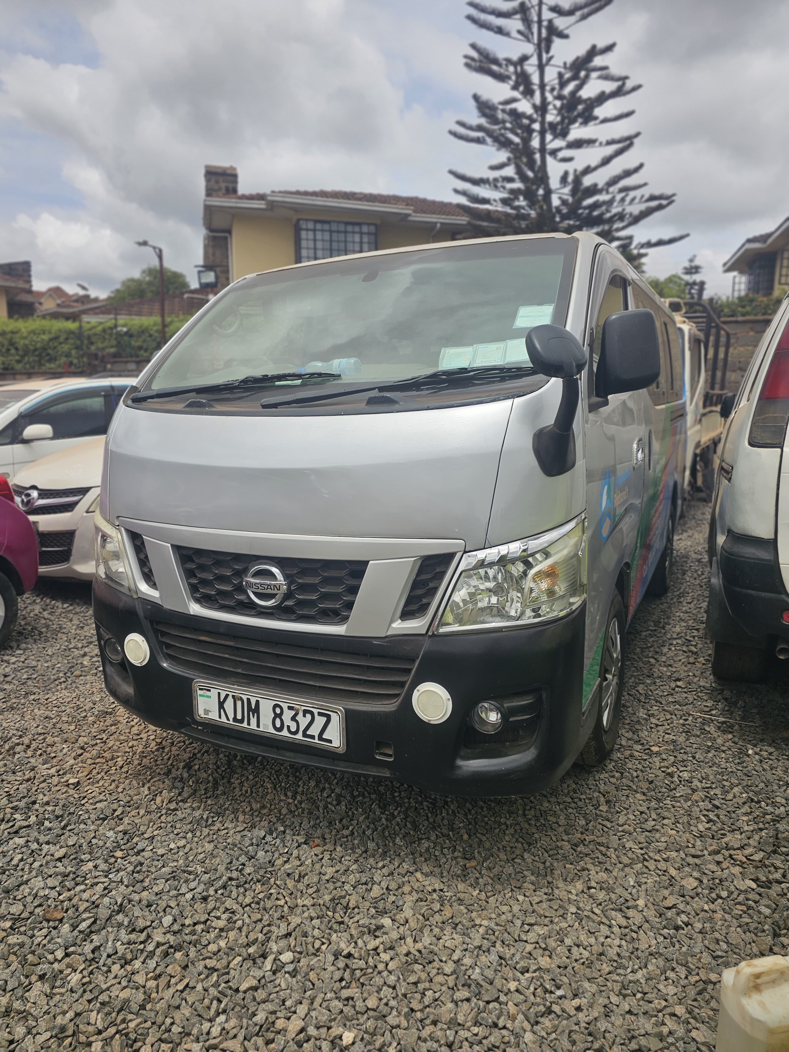 NISSAN Nv350