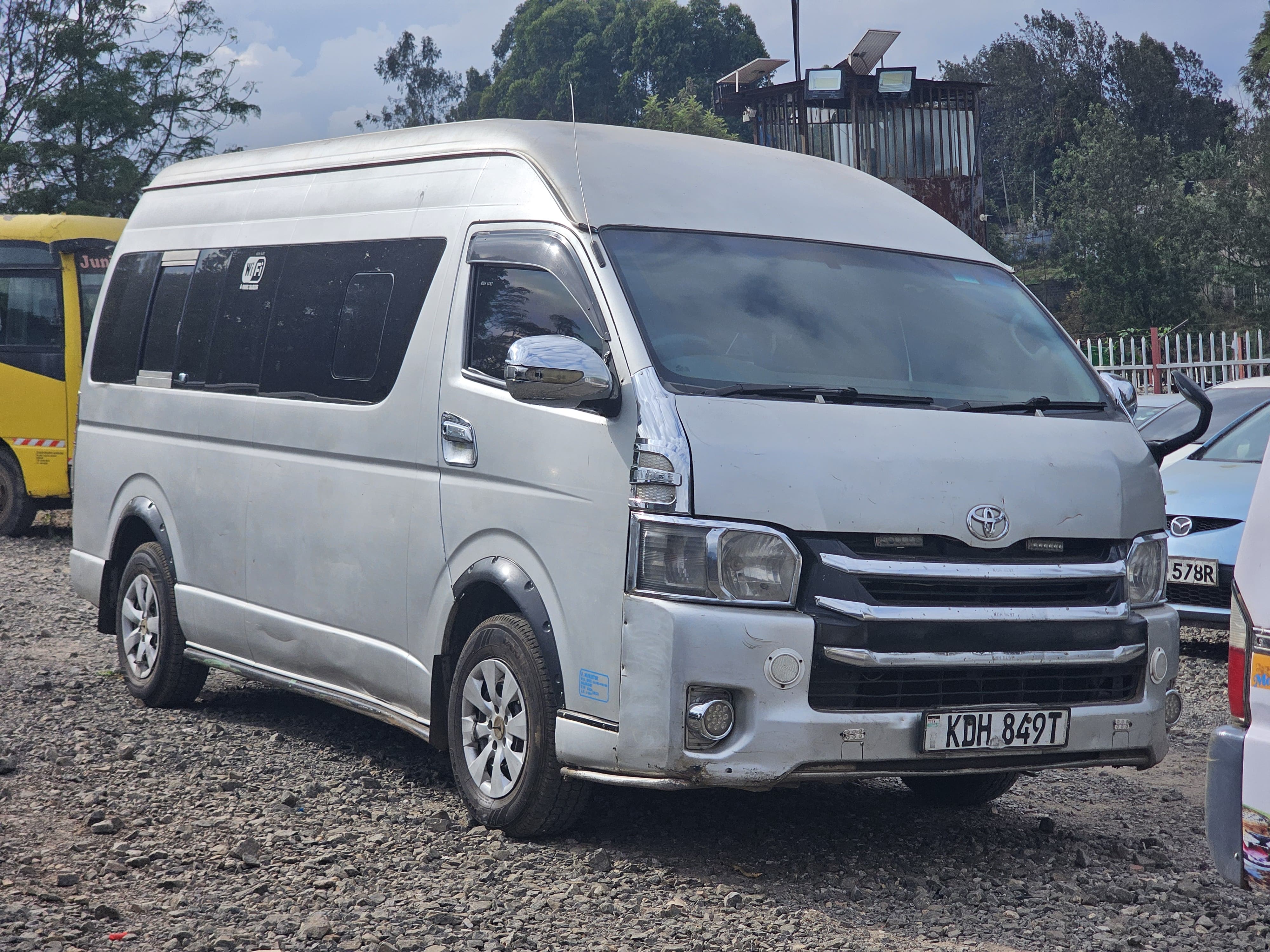 TOYOTA HIACE 9L