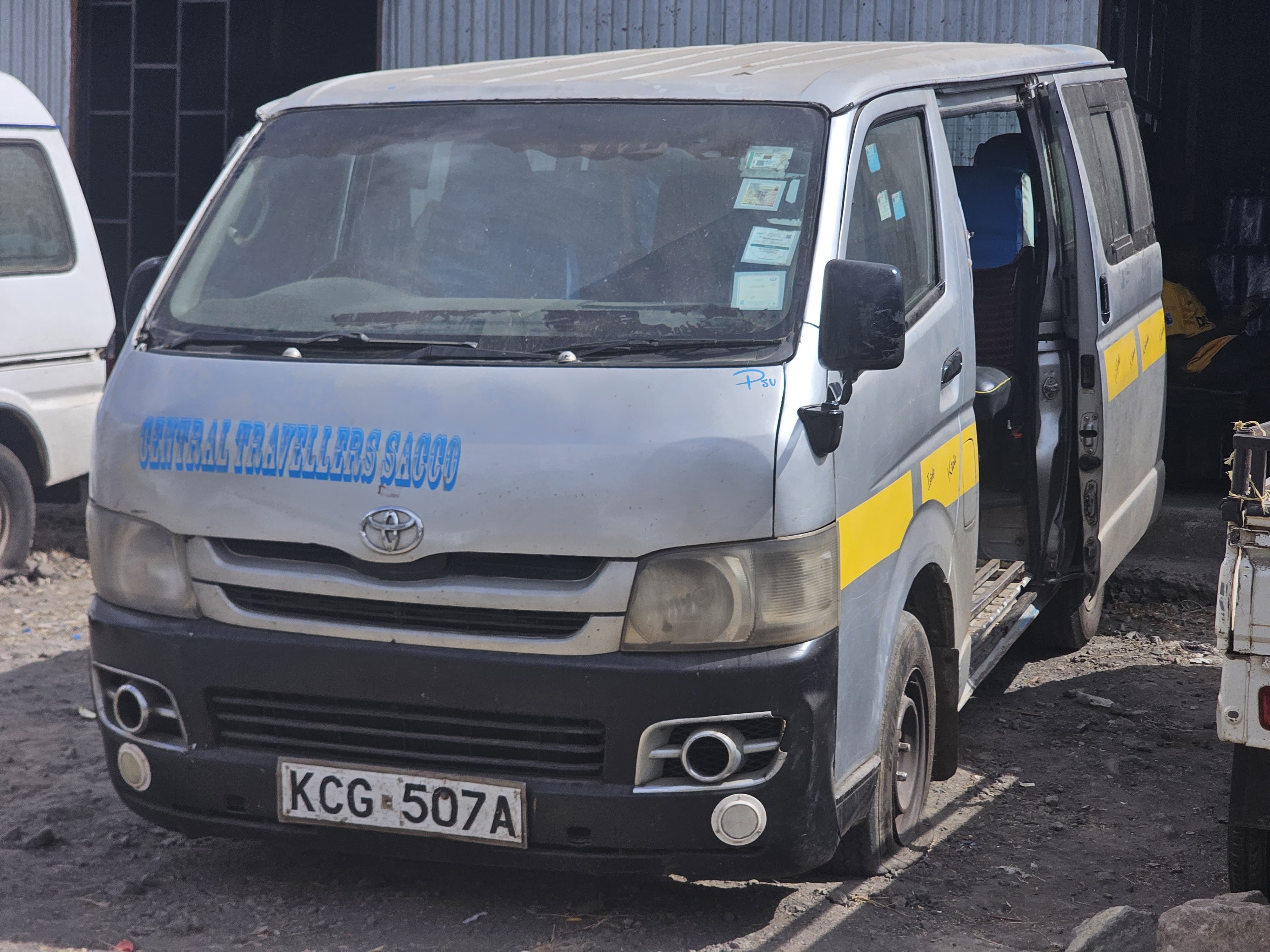 2010 TOYOTA HIACE 7L